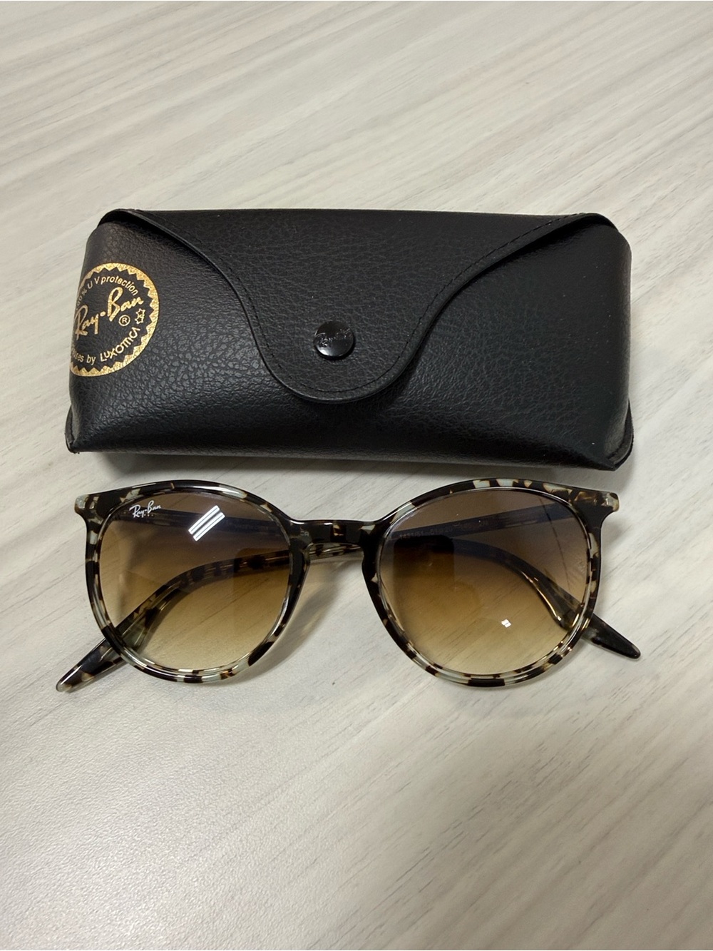Ray-Ban rb2204 Women's Tortoiseshell Round Sunglasses with Brown Gradient Lenses